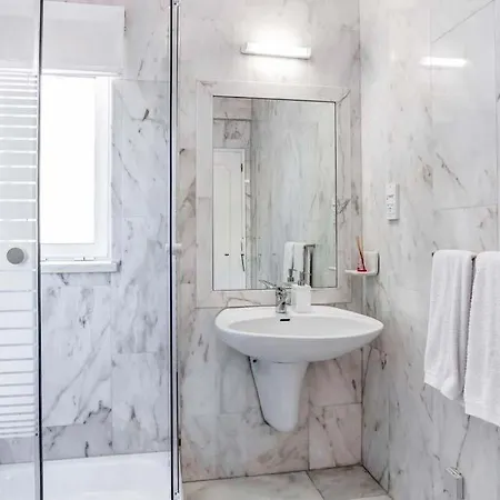 Rocha Brava Sleeps 8 With Pool Air Con And Wifi *