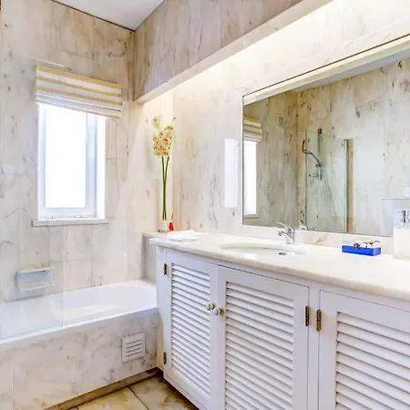 Rocha Brava Sleeps 8 With Pool Air Con And Wifi Willa *